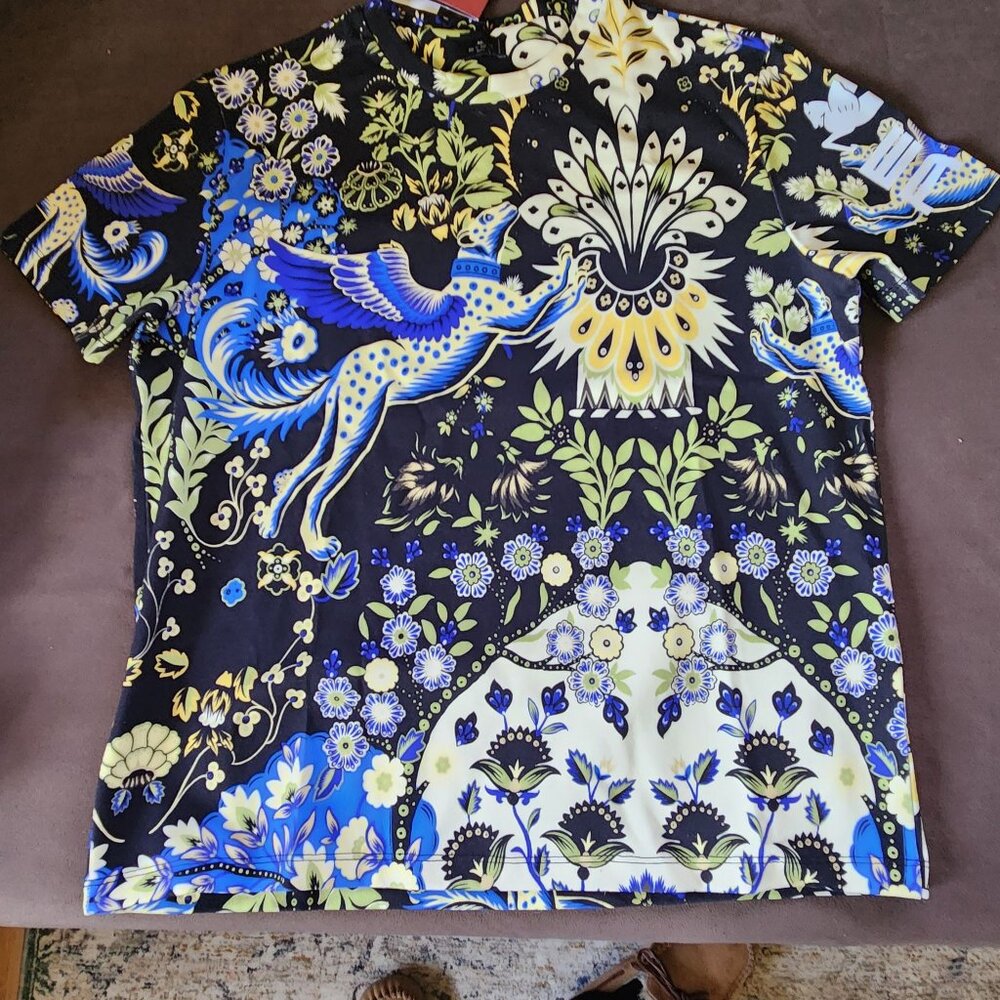 ETRO T-shirt, New with Tags, Made in Italy, size M (oversized)